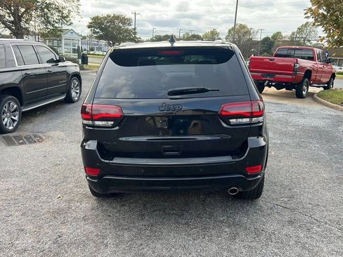 Used 2017 Jeep Grand Cherokee Altitude AWD/4WD image 6