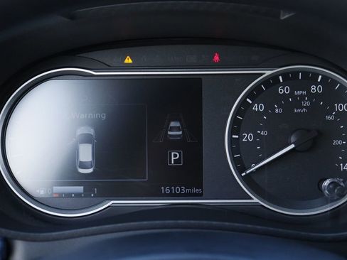 Used 2025 Nissan Versa SV FWD image 14