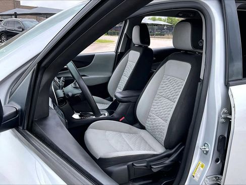 Used 2018 Chevrolet Equinox LS FWD image 8