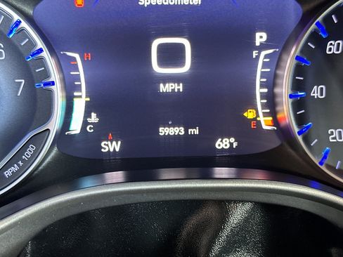Used 2023 Chrysler Pacifica Touring-L FWD image 27