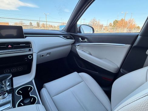 Used 2025 Genesis G70 2.5T image 35