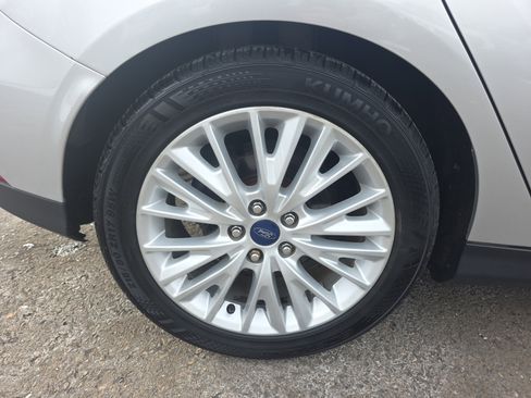 Certified 2018 Ford Focus Titanium image 11