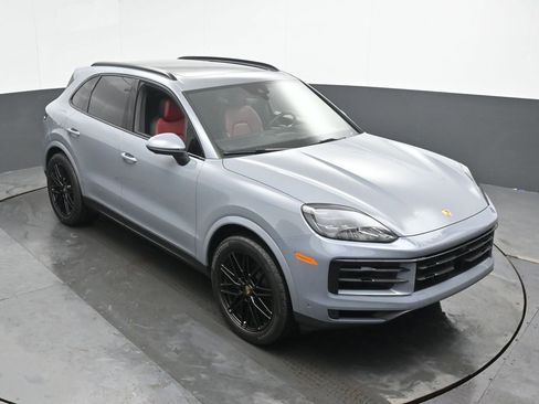 Used 2024 Porsche Cayenne image 38