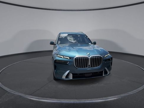 Used 2025 BMW X7 xDrive40i w/ Premium Package AWD/4WD image 2