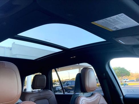 Used 2023 Lincoln Aviator Reserve w/ Equipment Group 201A image 13