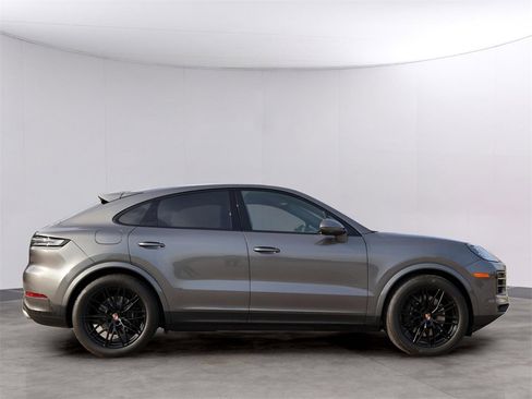 Used 2025 Porsche Cayenne Coupe image 9