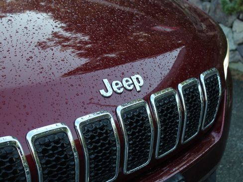 Used 2019 Jeep Cherokee Latitude w/ Cold Weather Group image 41