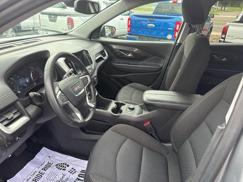 Used 2024 GMC Terrain SLE image 10