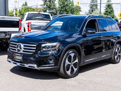Used 2025 Mercedes-Benz GLB 250 4MATIC image 3