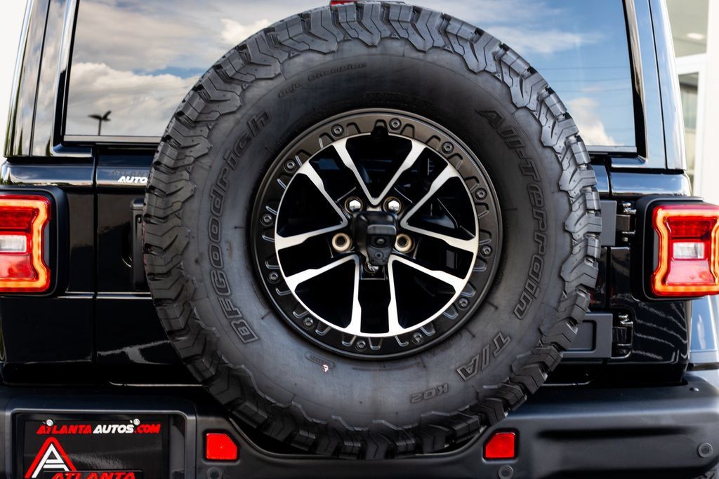 Used 2024 Jeep Wrangler Unlimited Rubicon AWD/4WD image 15