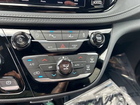 New 2026 Chrysler Pacifica Select w/ S Appearance Package AWD/4WD image 22