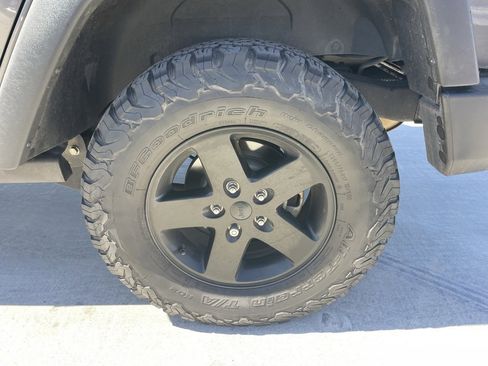 Used 2017 Jeep Wrangler Unlimited Sport image 5