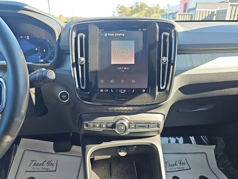 Used 2025 Volvo XC40 B5 Plus image 25