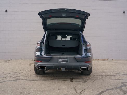 Used 2024 Porsche Cayenne AWD/4WD image 14