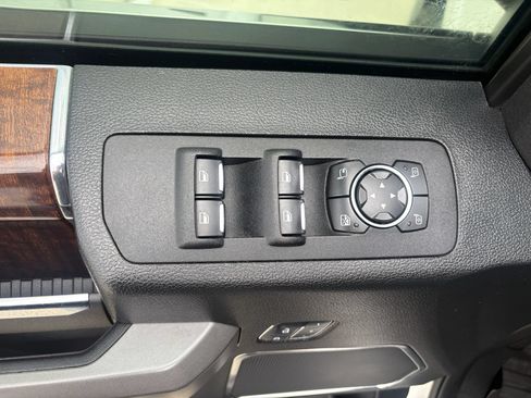Used 2016 Ford F150 Platinum w/ Equipment Group 701A Luxury AWD/4WD image 23