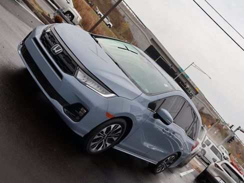 Certified 2025 Honda Odyssey Elite image 3