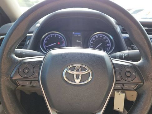 Used 2018 Toyota Camry LE FWD image 20