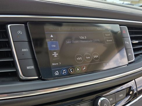 Used 2024 Buick Enclave Essence w/ Experience Buick Package AWD/4WD image 22