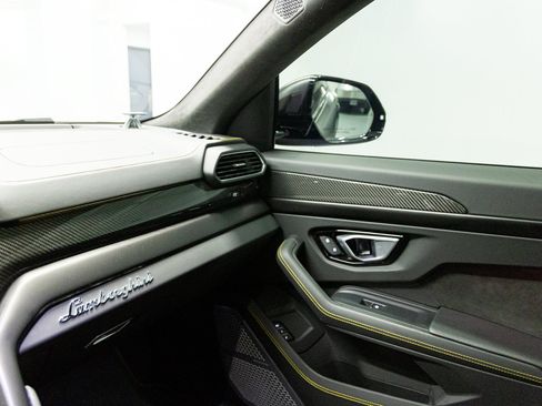 Used 2024 Lamborghini Urus S AWD/4WD image 39