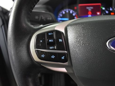 Used 2023 Ford Explorer XLT w/ Equipment Group 202A AWD/4WD image 15