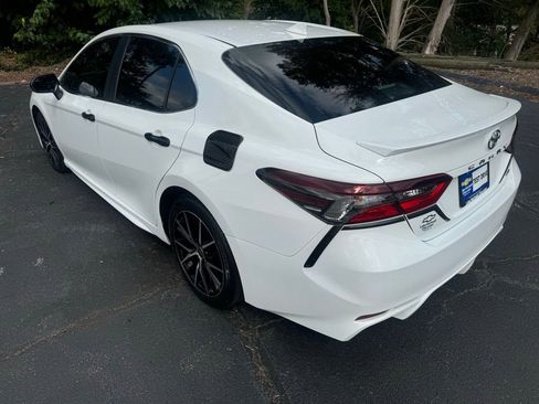 Used 2023 Toyota Camry SE image 3
