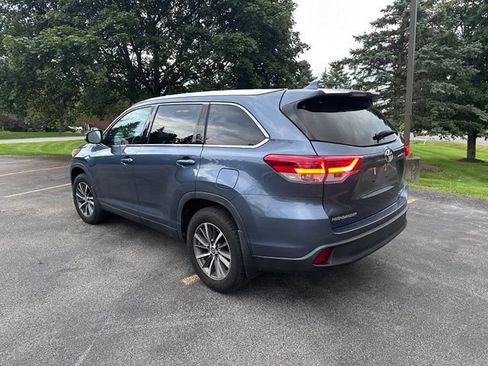 Used 2019 Toyota Highlander XLE AWD/4WD image 5