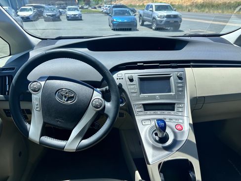 Used 2015 Toyota Prius Four w/ Preferred Accessory Package FWD image 7
