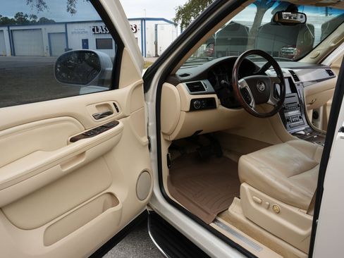 Used 2008 Cadillac Escalade EXT image 17