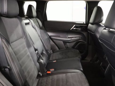 Used 2024 Mitsubishi Outlander SE AWD/4WD image 28