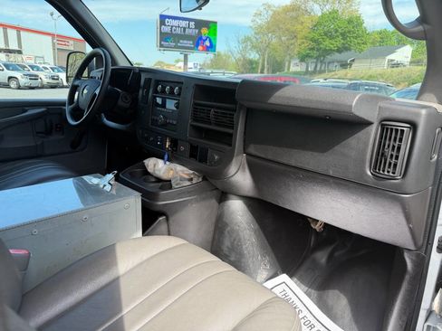 Used 2013 Chevrolet Express 2500 RWD image 37