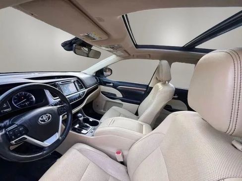 Used 2019 Toyota Highlander Limited Platinum AWD/4WD image 11