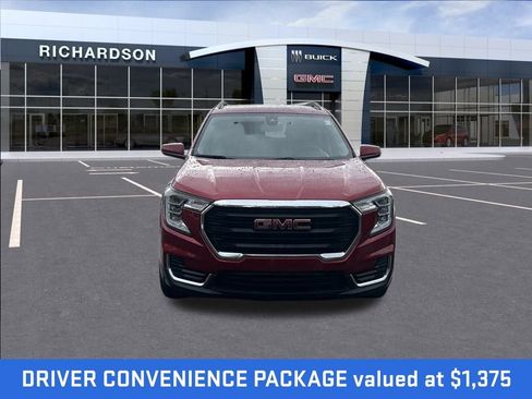 Used 2022 GMC Terrain SLE w/ Driver Convenience Package image 2
