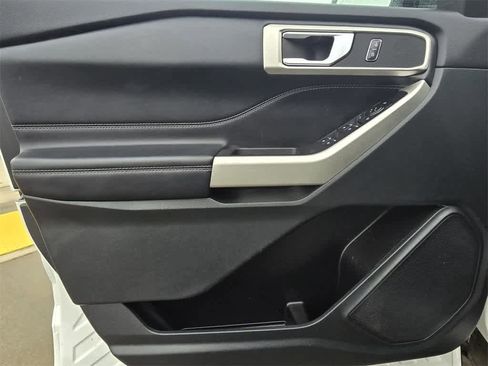 Used 2023 Ford Explorer XLT image 16