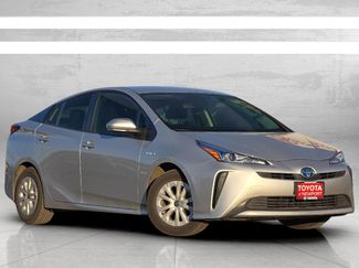 Used 2022 Toyota Prius L Eco video 2