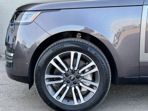 Used 2025 Land Rover Range Rover Long Wheelbase SE AWD/4WD image 3