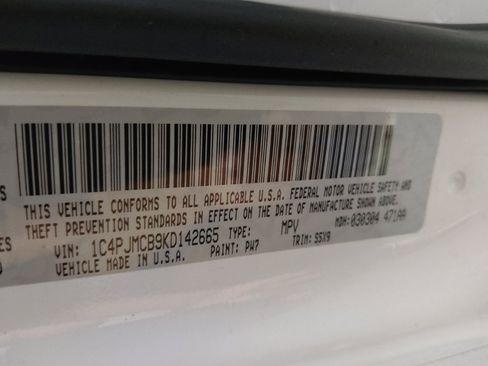 Used 2019 Jeep Cherokee Latitude w/ Cold Weather Group AWD/4WD image 33