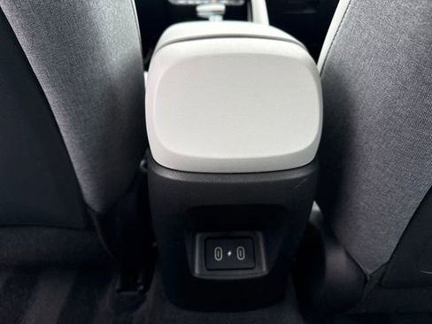 Used 2025 Hyundai Elantra Limited FWD image 33