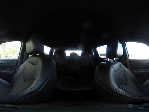 Used 2025 Jeep Compass Trailhawk image 41