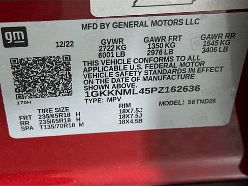 Used 2023 GMC Acadia SLT w/ LPO, Floor Liner Package FWD image 12