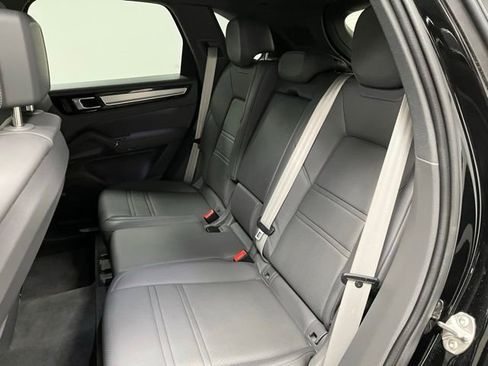Used 2022 Porsche Cayenne Platinum Edition AWD/4WD image 44