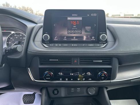 Used 2024 Nissan Rogue SV image 15