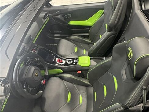 Used 2022 Lamborghini Huracan EVO RWD image 3