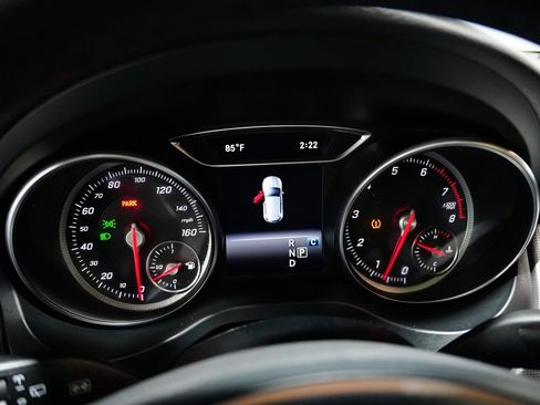 Used 2019 Mercedes-Benz GLA 250 SUV image 13