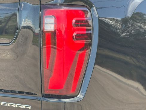 Used 2024 GMC Sierra 2500 Denali w/ Denali Reserve Package AWD/4WD image 27