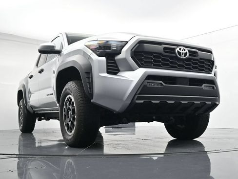 Used 2024 Toyota Tacoma TRD Off-Road AWD/4WD image 36
