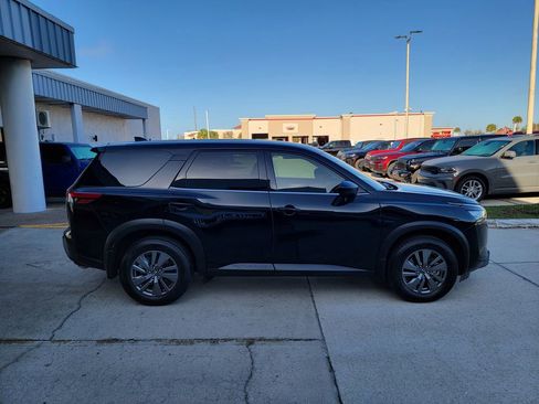 Used 2025 Nissan Pathfinder S image 6