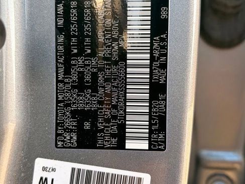Used 2025 Toyota Highlander XLE FWD image 36