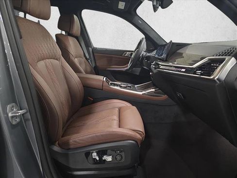 Used 2026 BMW X7 M60i image 10