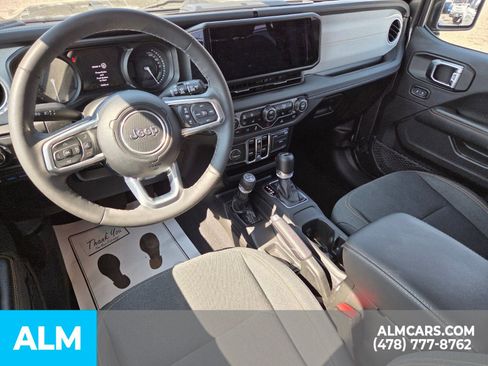 Used 2025 Jeep Wrangler Unlimited Sahara AWD/4WD image 11