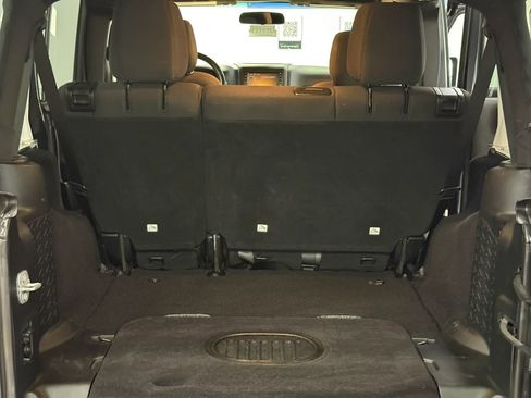 Used 2017 Jeep Wrangler Unlimited Sport image 10